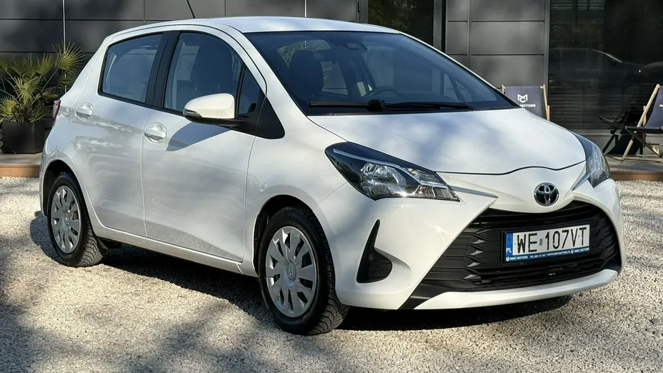 TOYOTA Yaris -