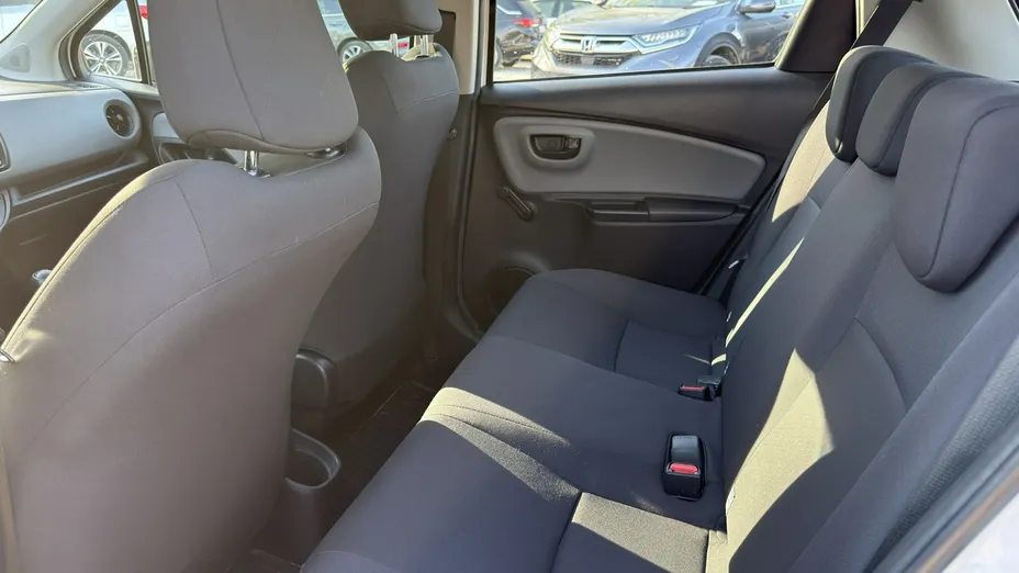 TOYOTA Yaris -