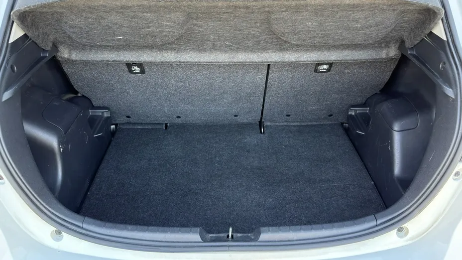 TOYOTA Yaris -