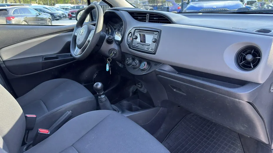 TOYOTA Yaris -