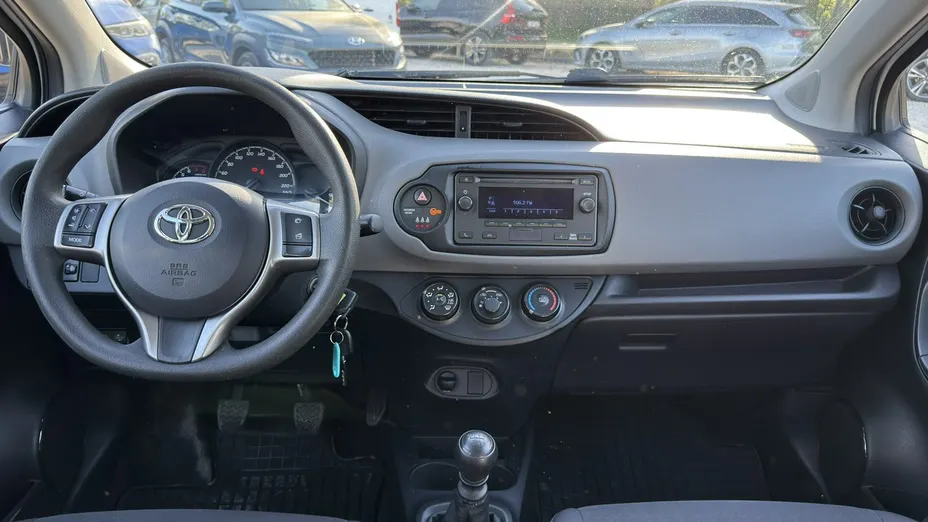 TOYOTA Yaris -