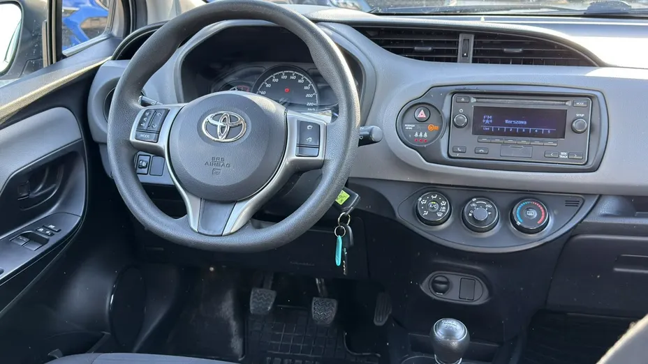 TOYOTA Yaris -