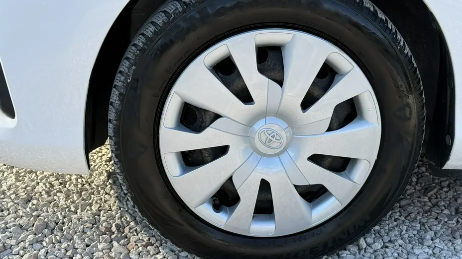 TOYOTA Yaris -