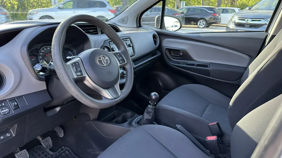 TOYOTA Yaris -