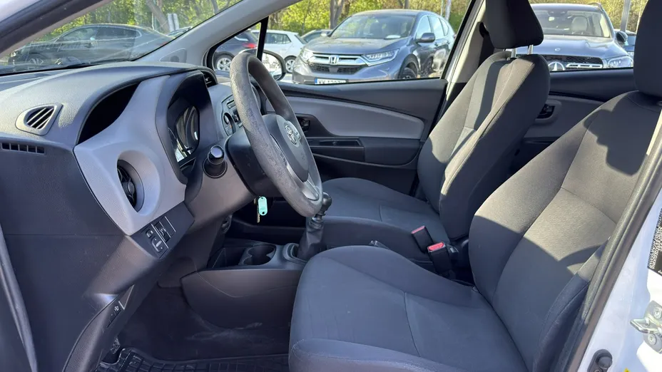 TOYOTA Yaris -