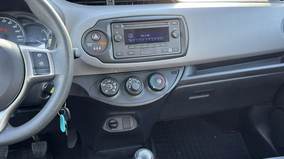 TOYOTA Yaris -