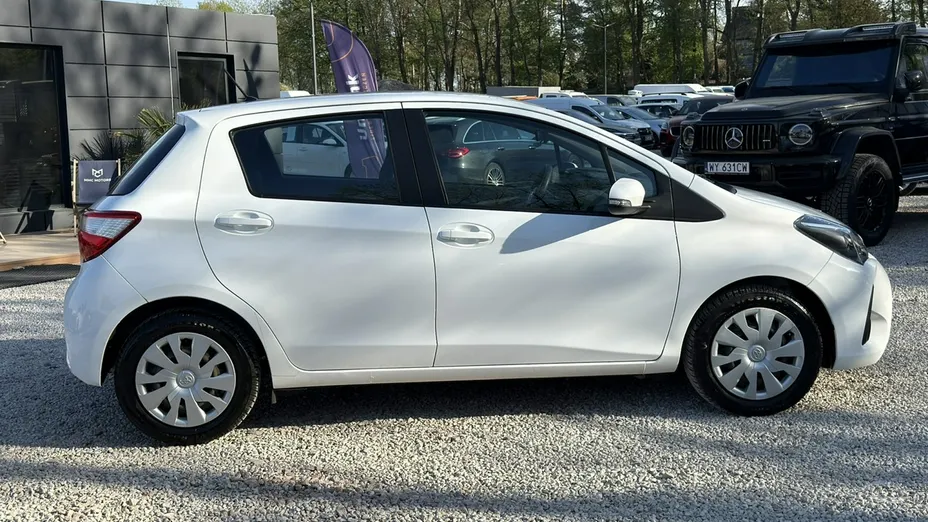 TOYOTA Yaris -