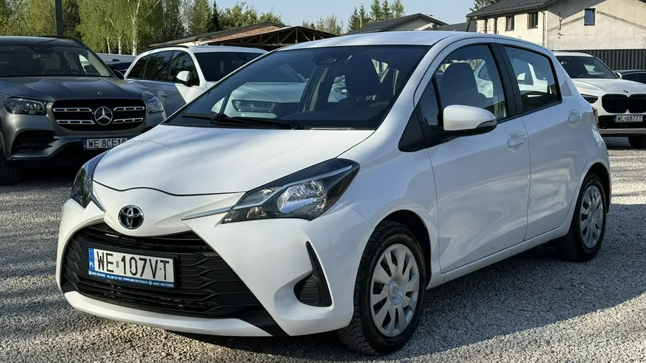 TOYOTA Yaris -