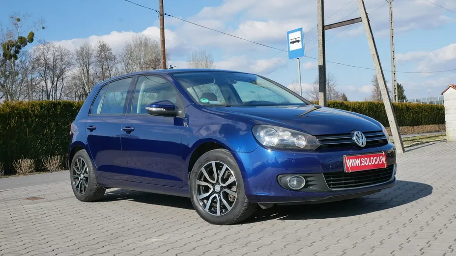 VOLKSWAGEN Golf -