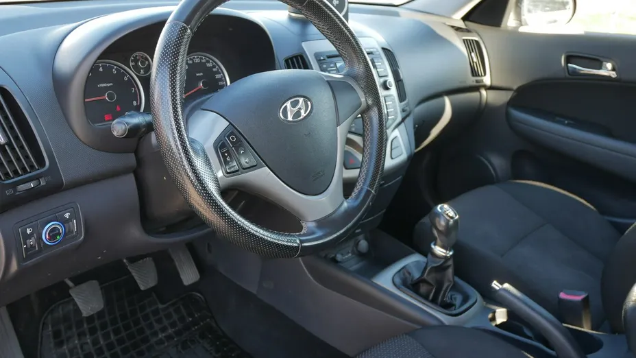 HYUNDAI i30 -