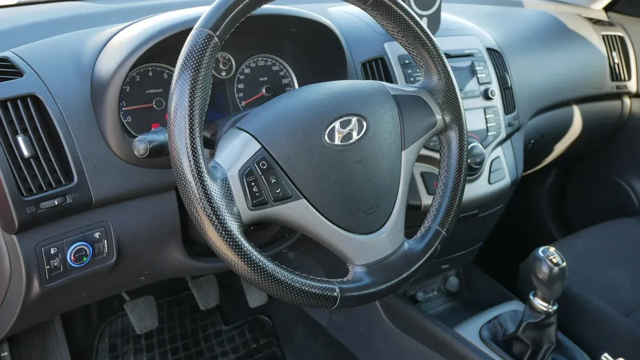 HYUNDAI i30 -