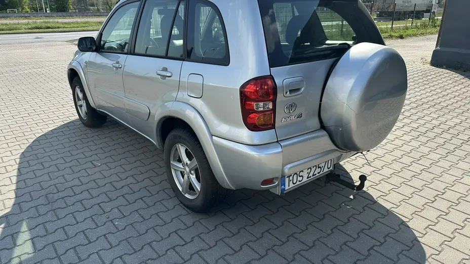 TOYOTA RAV4 -