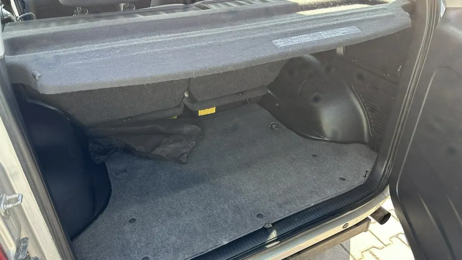 TOYOTA RAV4 -