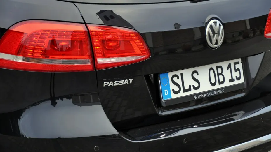 VOLKSWAGEN Passat -
