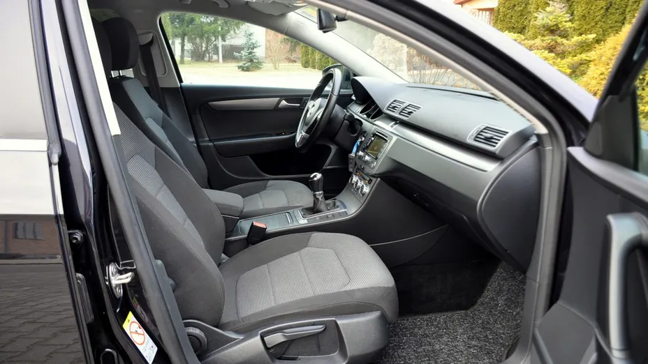 VOLKSWAGEN Passat -