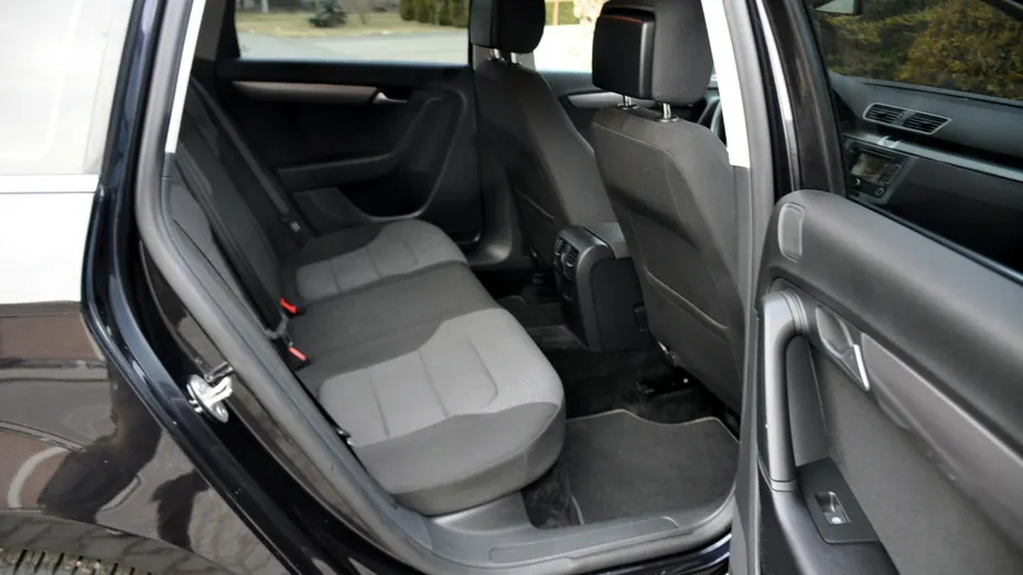 VOLKSWAGEN Passat -