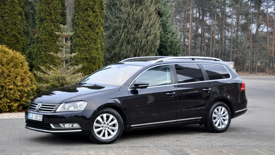 VOLKSWAGEN Passat -
