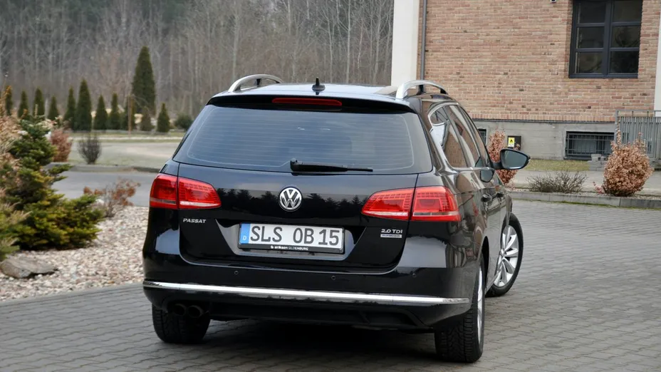VOLKSWAGEN Passat -