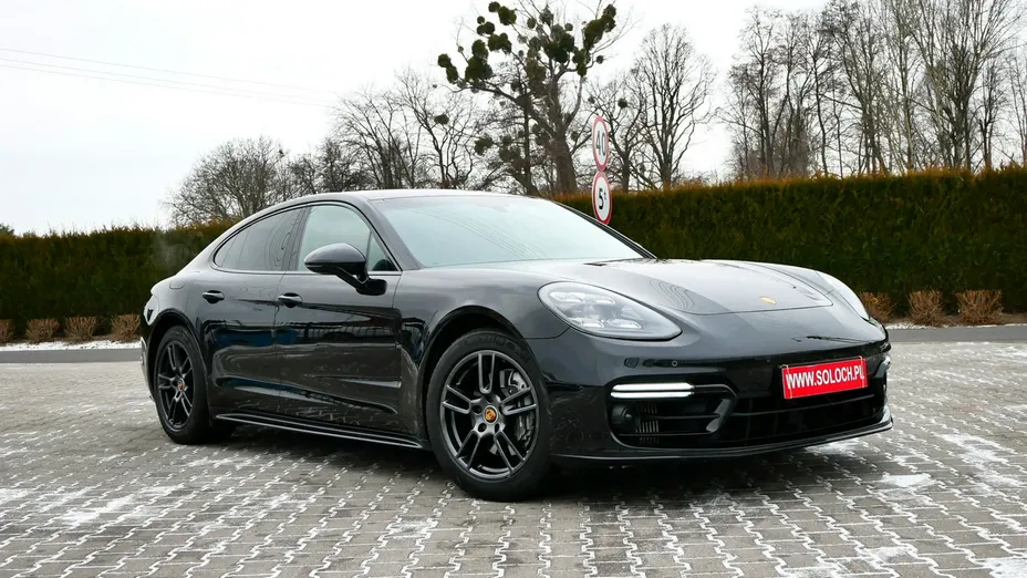 PORSCHE Panamera -
