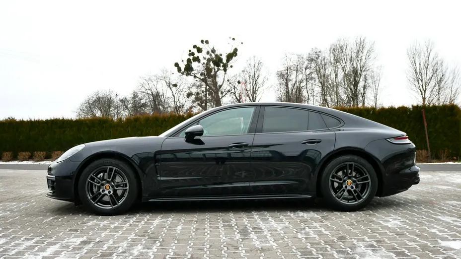 PORSCHE Panamera -