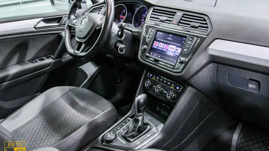VOLKSWAGEN Tiguan -