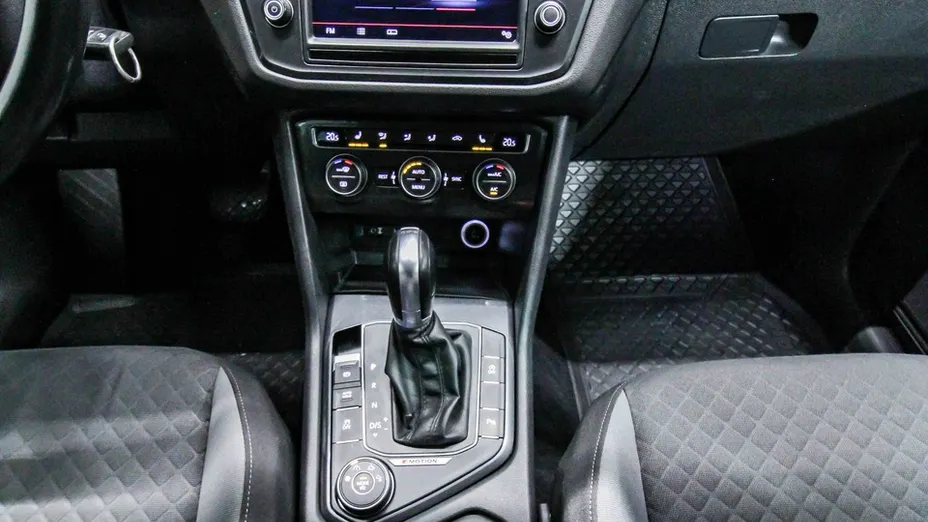 VOLKSWAGEN Tiguan -