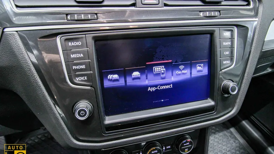 VOLKSWAGEN Tiguan -