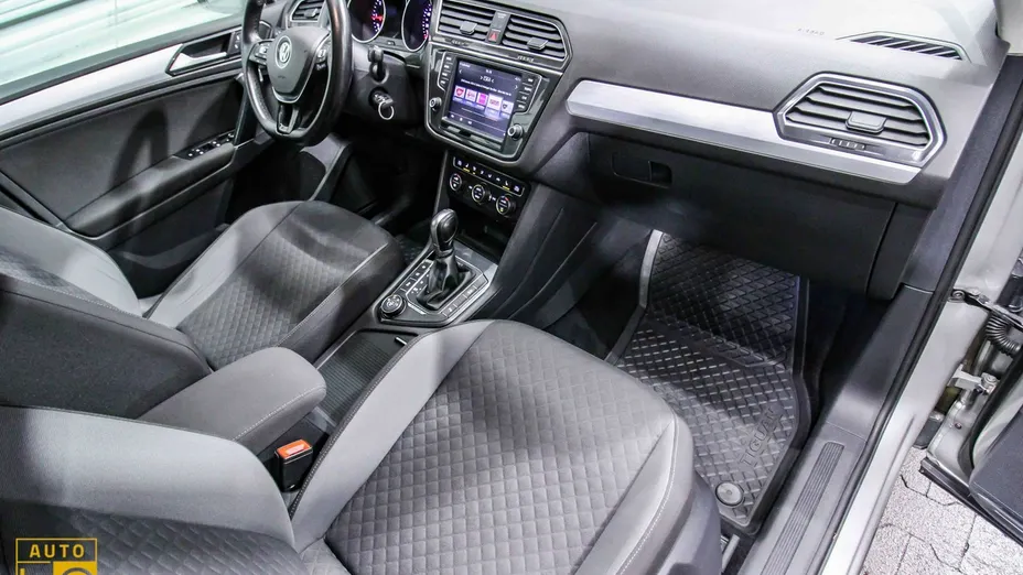 VOLKSWAGEN Tiguan -