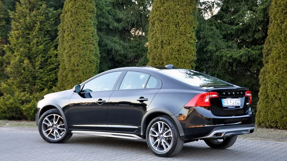 VOLVO S60 -