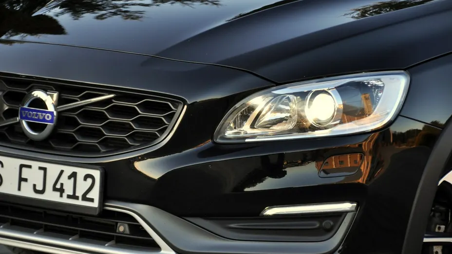 VOLVO S60 -