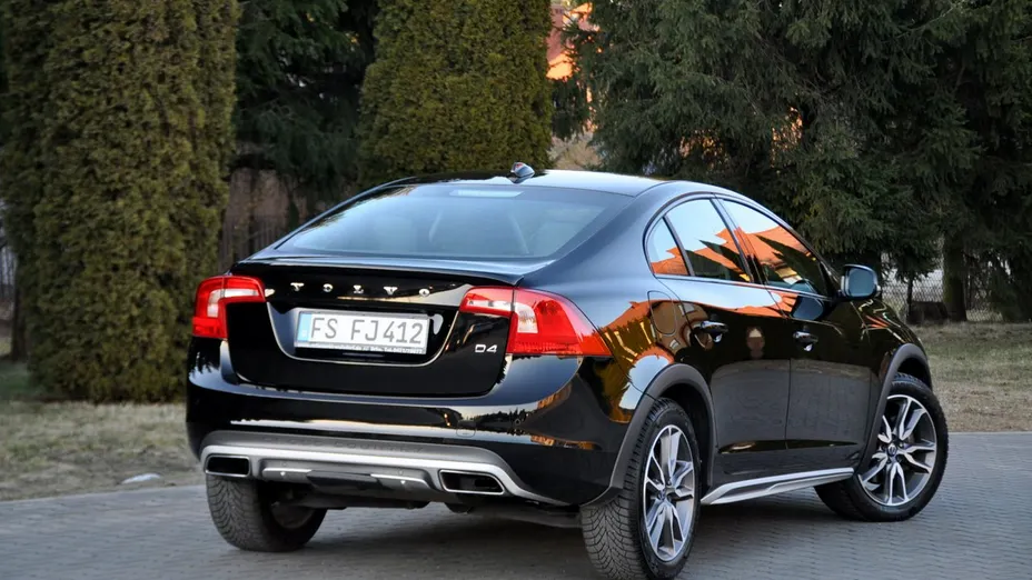 VOLVO S60 -