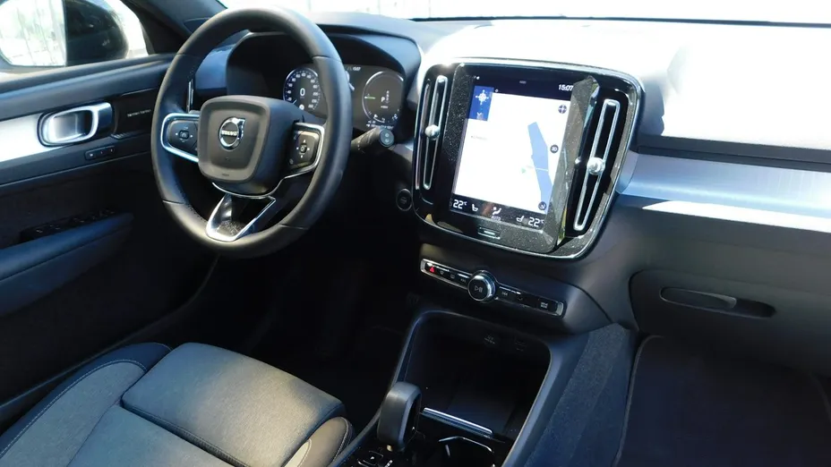 VOLVO XC40 -