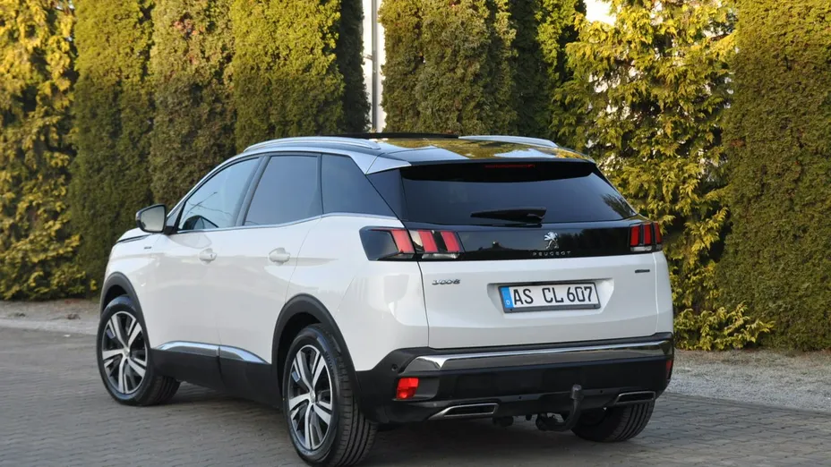 PEUGEOT 3008 -