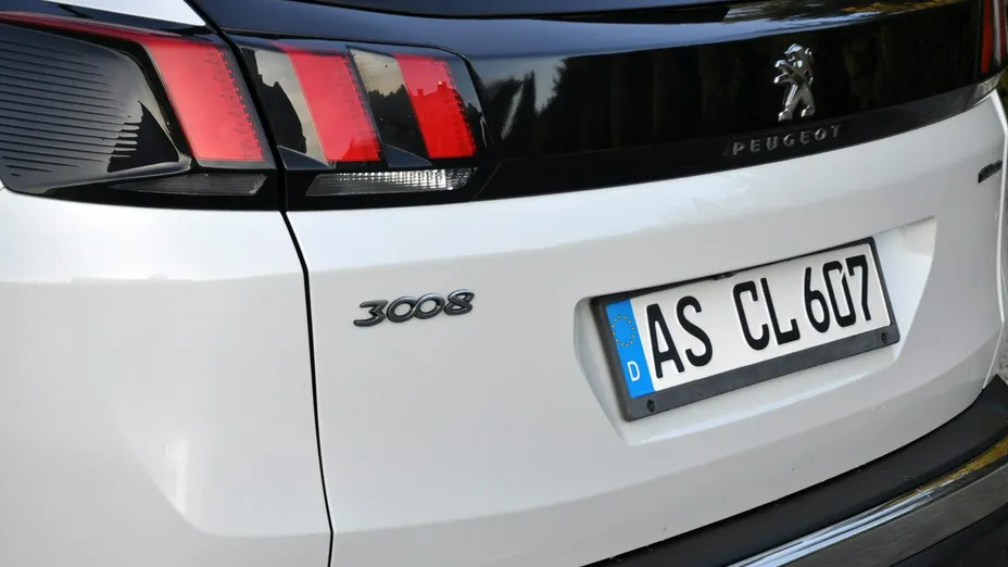 PEUGEOT 3008 -