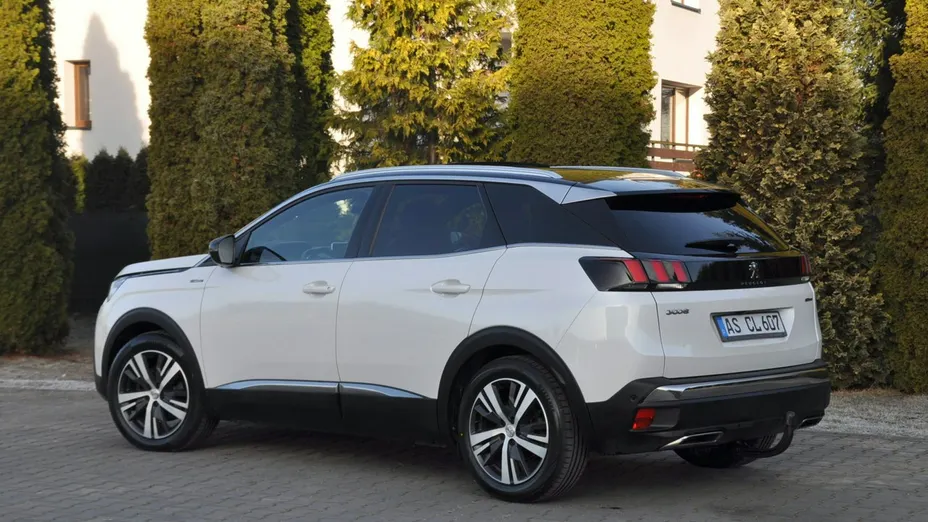 PEUGEOT 3008 -
