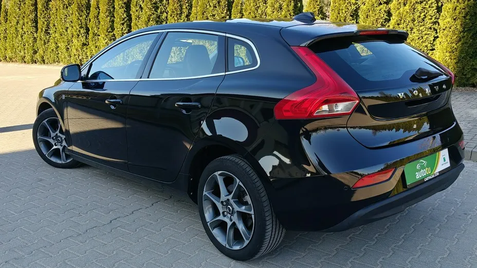 VOLVO V40 -