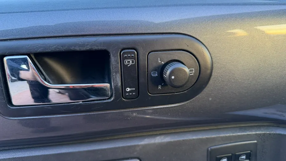 VOLKSWAGEN New Beetle -