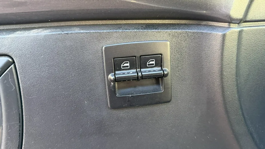 VOLKSWAGEN New Beetle -