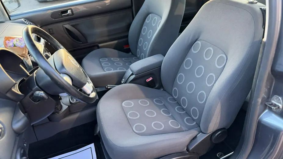 VOLKSWAGEN New Beetle -