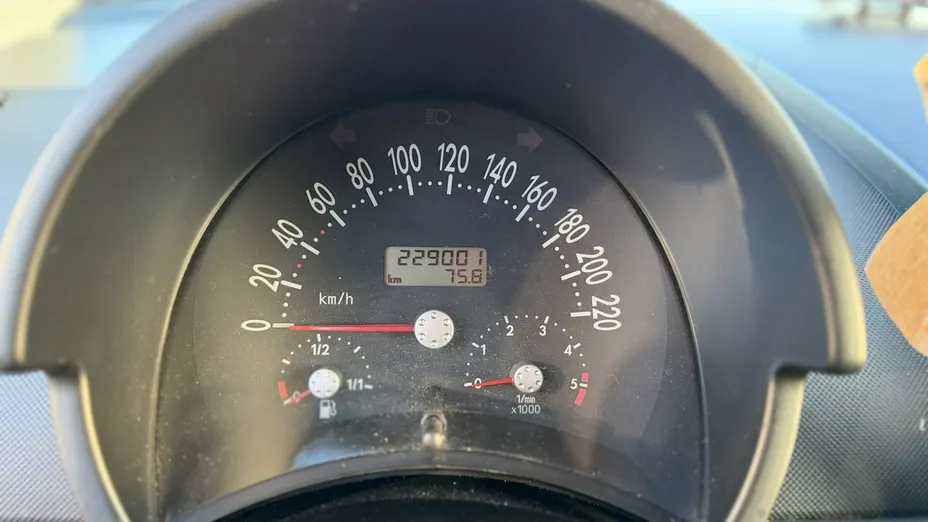 VOLKSWAGEN New Beetle -