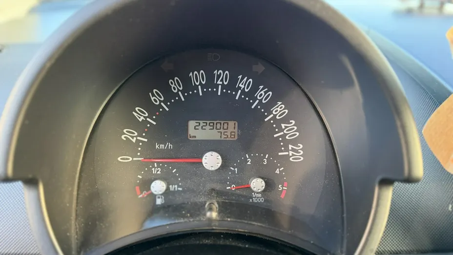 VOLKSWAGEN New Beetle -