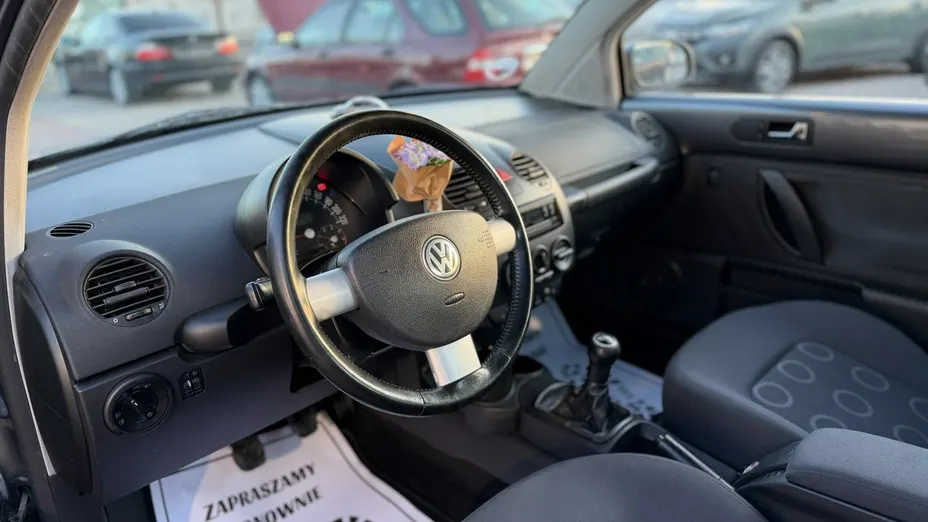 VOLKSWAGEN New Beetle -