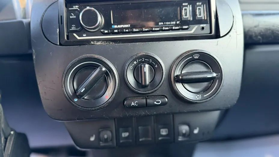 VOLKSWAGEN New Beetle -