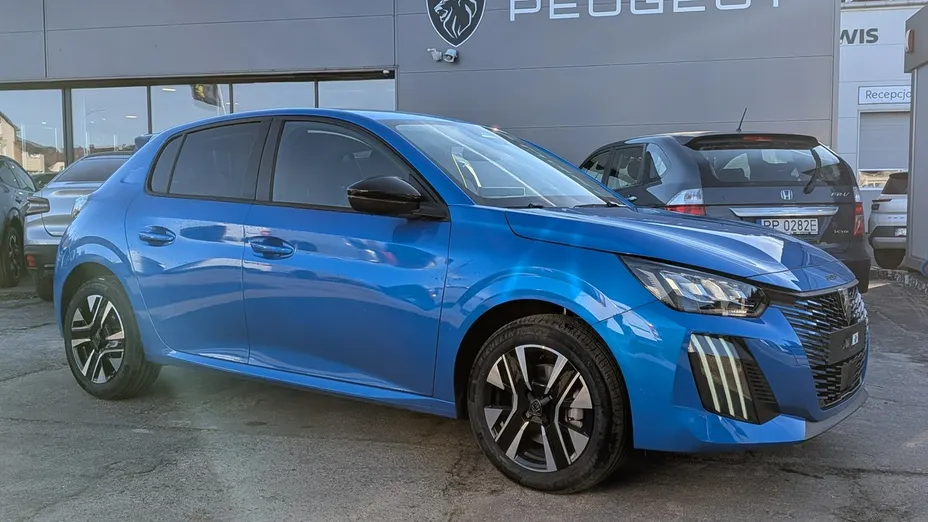 PEUGEOT 208 -