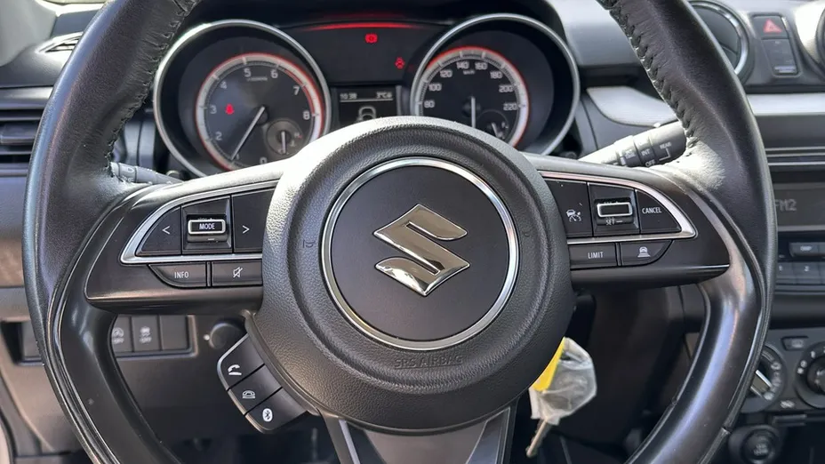 SUZUKI Swift -