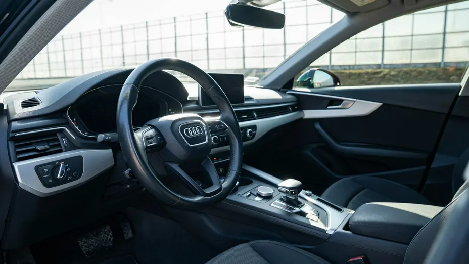 AUDI A4 -