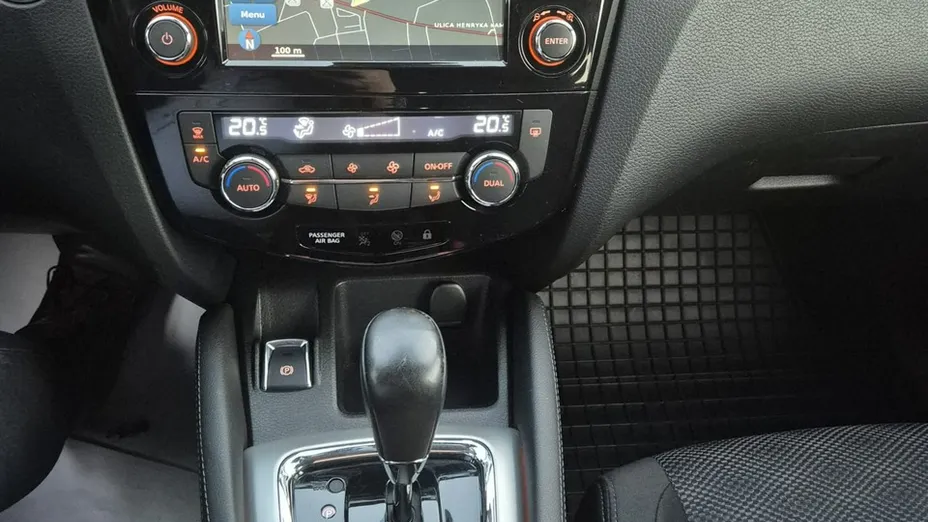 NISSAN Qashqai -