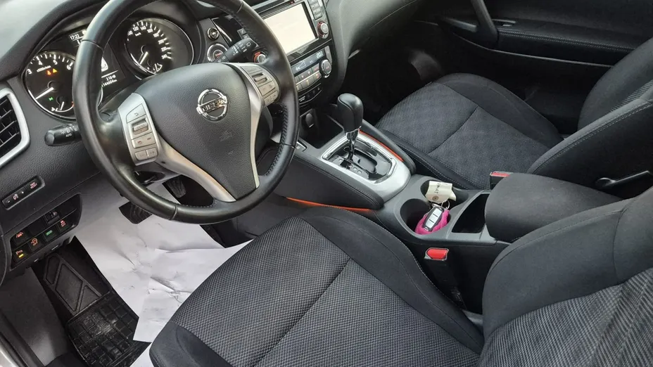 NISSAN Qashqai -