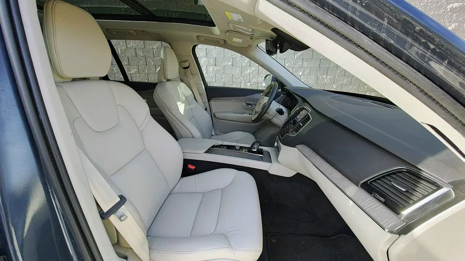 VOLVO XC90 -