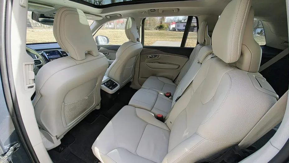 VOLVO XC90 -